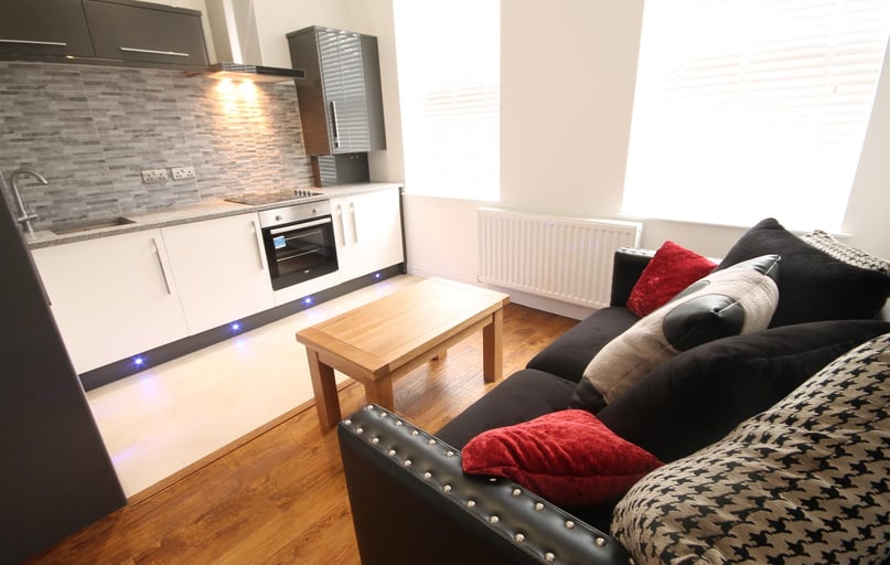 Lansdowne Terrace, Gosforth, Newcastle - Image 1